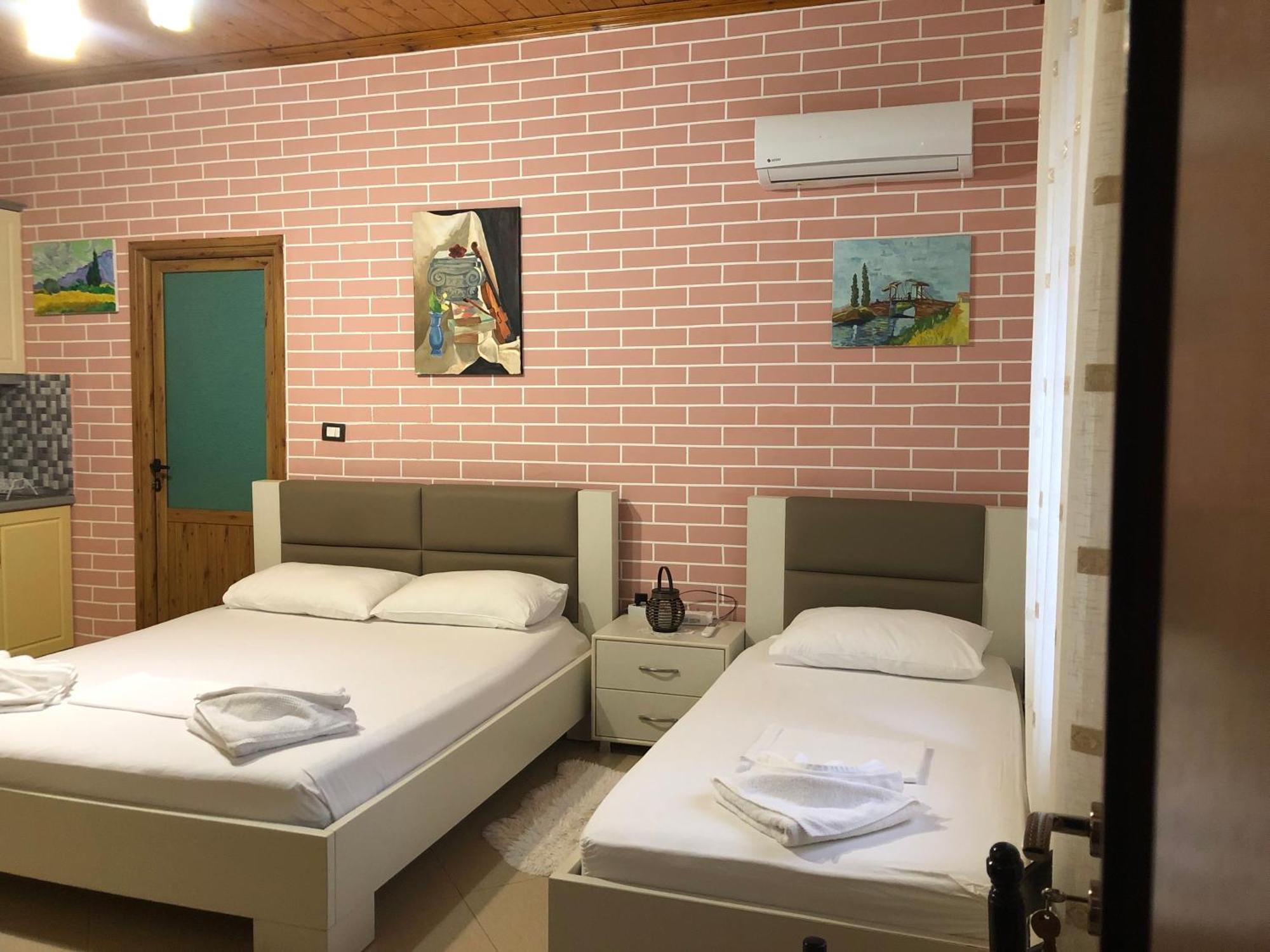 Dhimitri'S Guest House 베라트 외부 사진