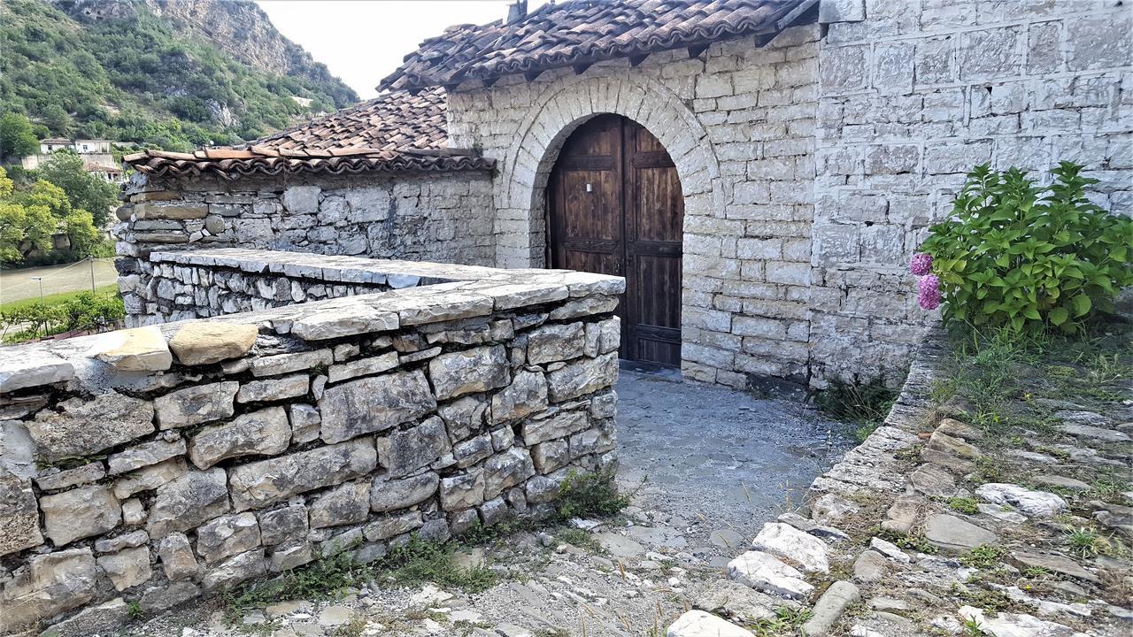 Dhimitri'S Guest House 베라트 외부 사진