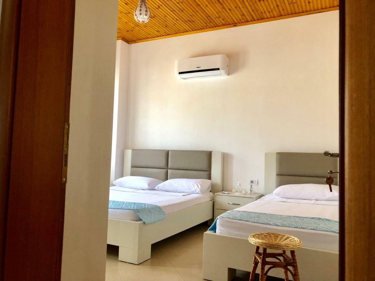 Dhimitri'S Guest House 베라트 외부 사진