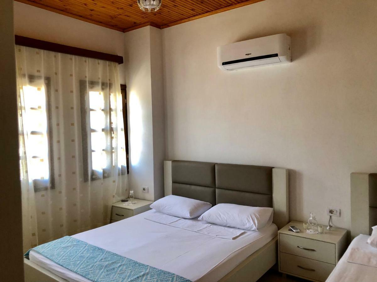Dhimitri'S Guest House 베라트 외부 사진