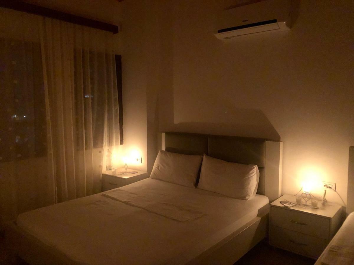 Dhimitri'S Guest House 베라트 외부 사진